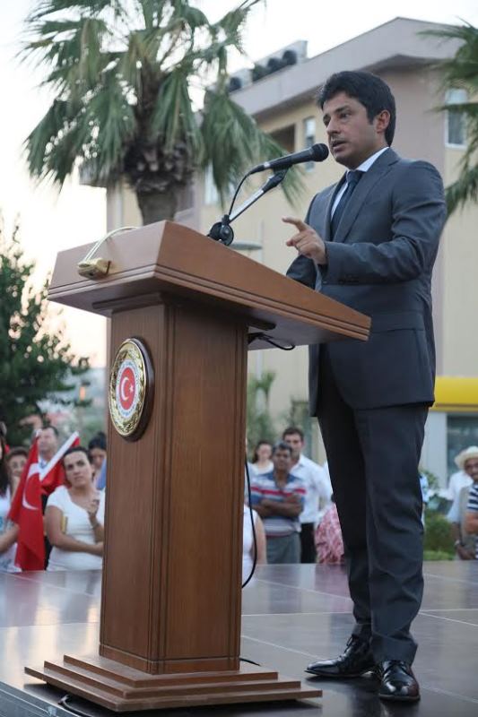 Urla demokrasiye yürüdü