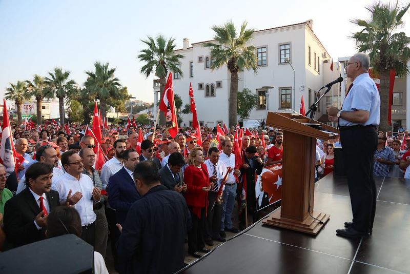 Urla demokrasiye yürüdü