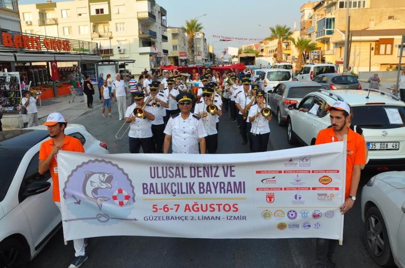 Mavi bayram İzmir denize koştu