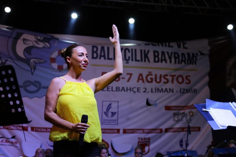 Mavi bayram İzmir denize koştu