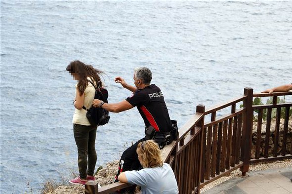Polis ölümün kıyısından çekip aldı