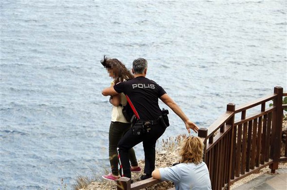 Polis ölümün kıyısından çekip aldı