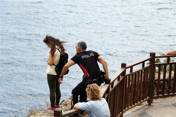 Polis ölümün kıyısından çekip aldı