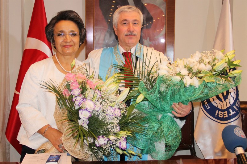 Ege Üniversitesi’nde devir teslim