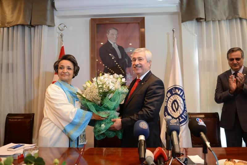 Ege Üniversitesi’nde devir teslim