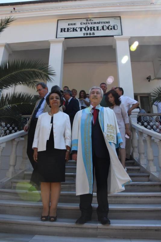 Ege Üniversitesi’nde devir teslim