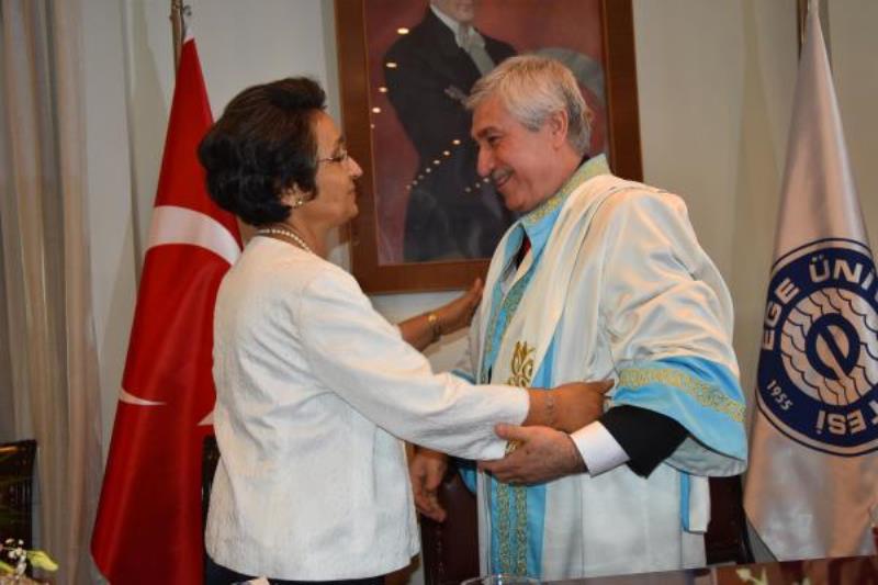 Ege Üniversitesi’nde devir teslim