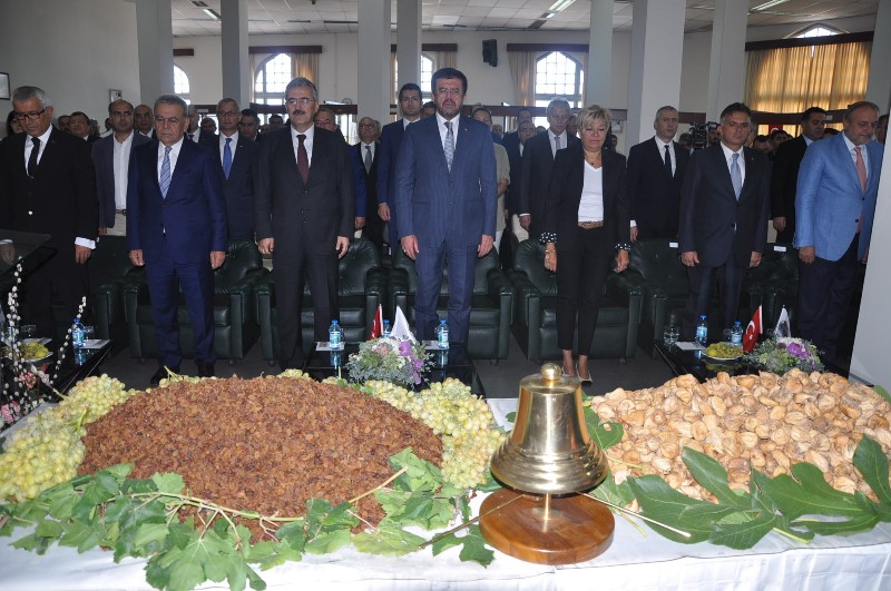 Bakan Zeybekci İzmir'de