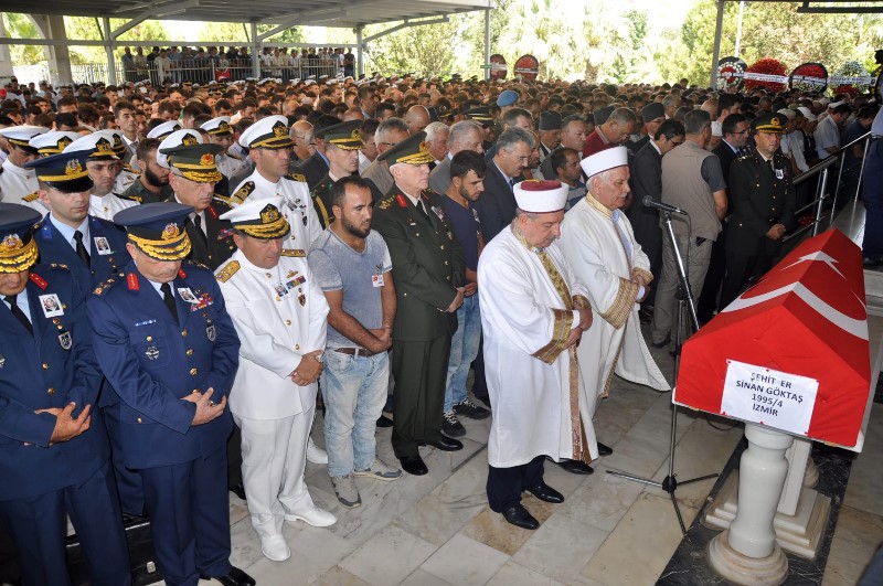 İzmir şehidini uğurladı