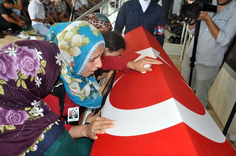 İzmir şehidini uğurladı