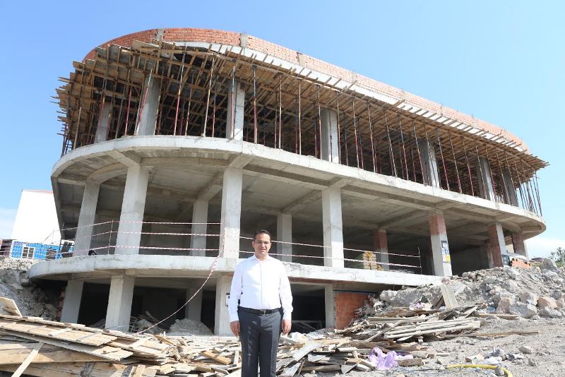 Bornova 'kültür' seferberliği: Üçü aynı anda yükseliyor