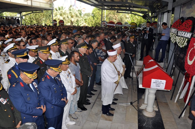İzmir şehidini uğurladı