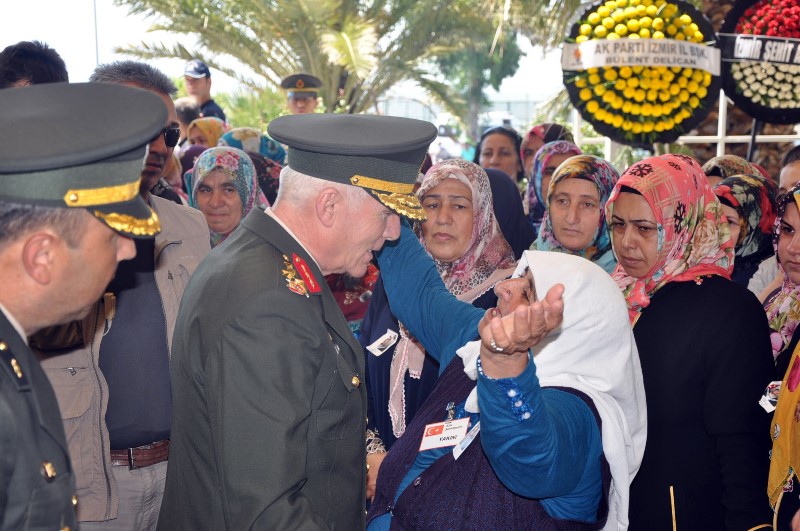 İzmir şehidini uğurladı