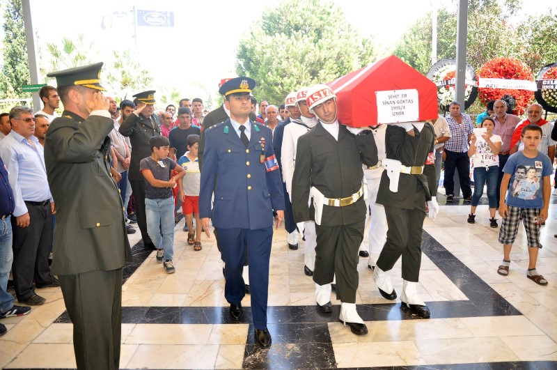 İzmir şehidini uğurladı