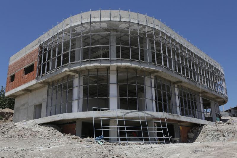 Bornova 'kültür' seferberliği: Üçü aynı anda yükseliyor