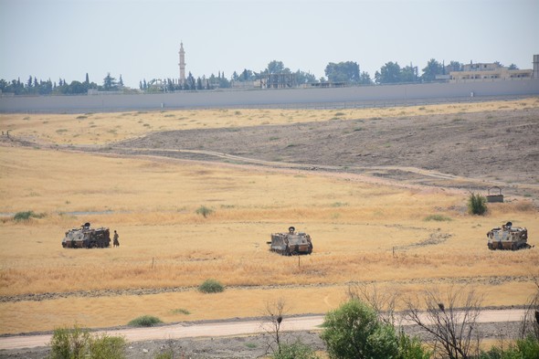 Sınırda sıcak saatler tanklar gönderildi