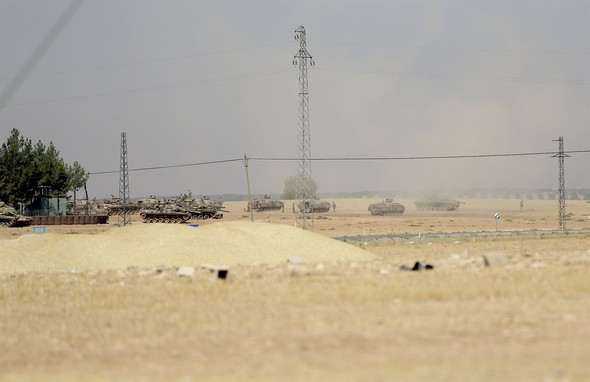 Sınırda sıcak saatler tanklar gönderildi