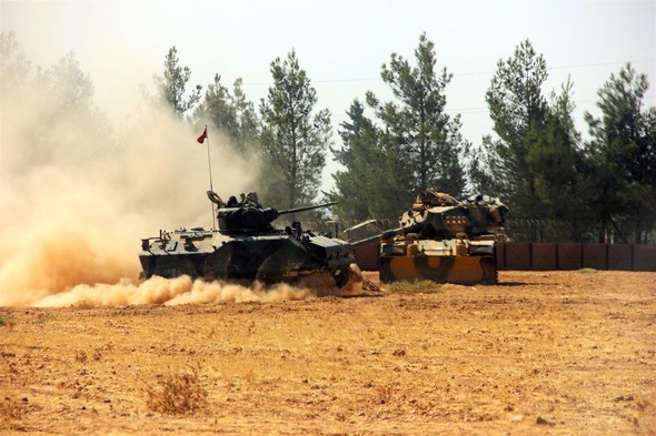 Sınırda sıcak saatler tanklar gönderildi