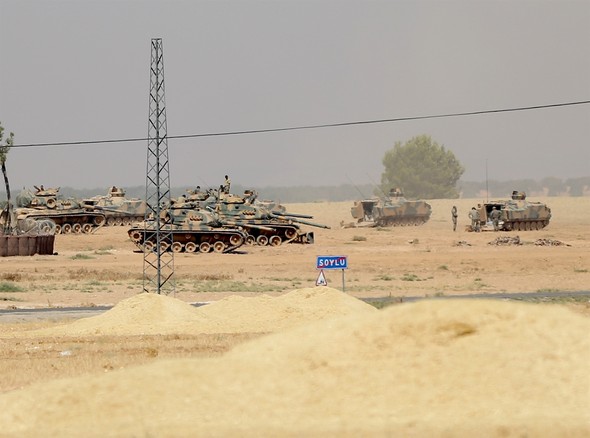 Sınırda sıcak saatler tanklar gönderildi