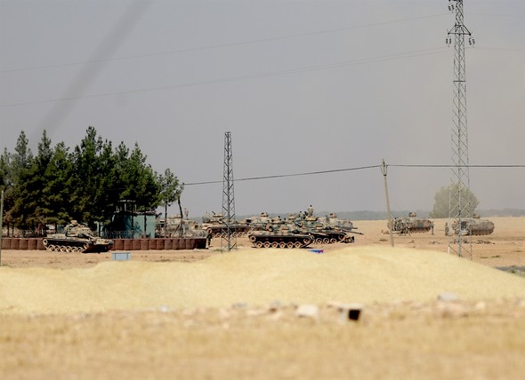 Sınırda sıcak saatler tanklar gönderildi