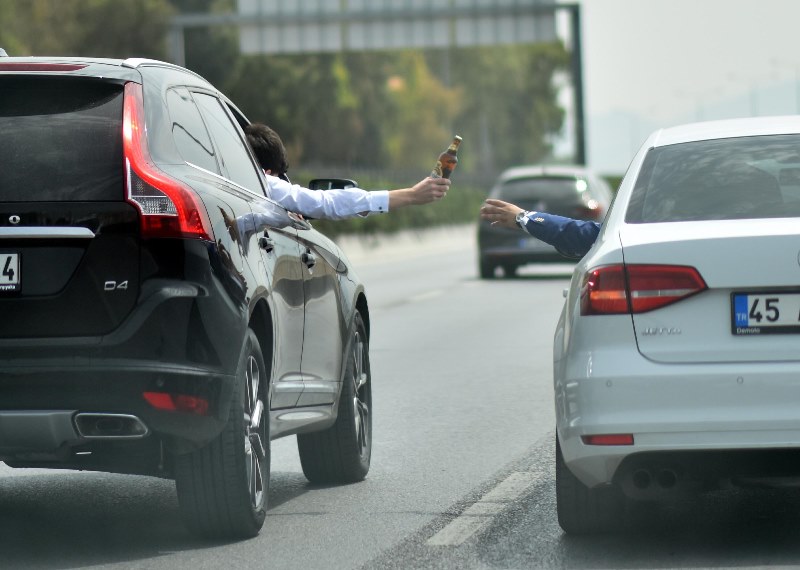 Trafikte içki alış verişi