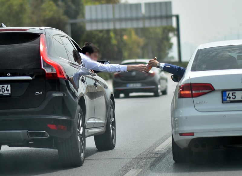 Trafikte içki alış verişi