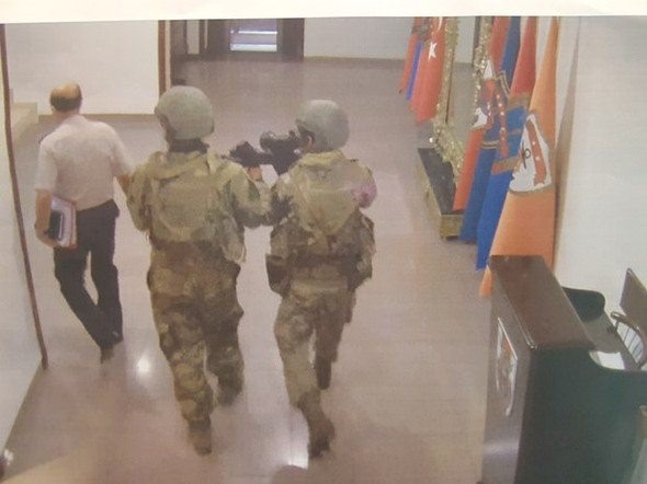 15 Temmuz gecesi Genelkurmay'da yaşananlar kamerada
