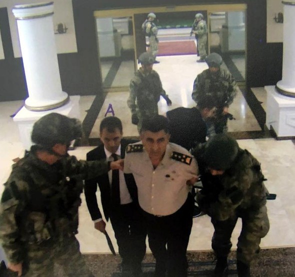 15 Temmuz gecesi Genelkurmay'da yaşananlar kamerada