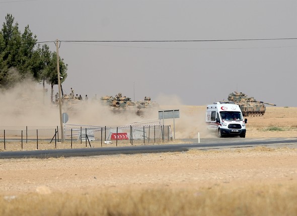 Sınırda sıcak saatler tanklar gönderildi