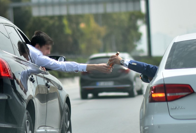 Trafikte içki alış verişi