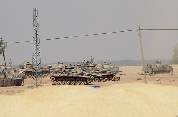 Sınırda sıcak saatler tanklar gönderildi