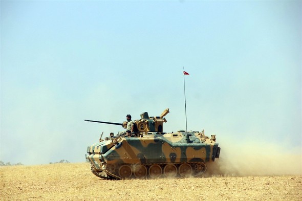 Sınırda sıcak saatler tanklar gönderildi