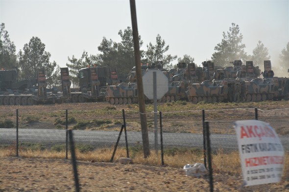 Sınırda sıcak saatler tanklar gönderildi