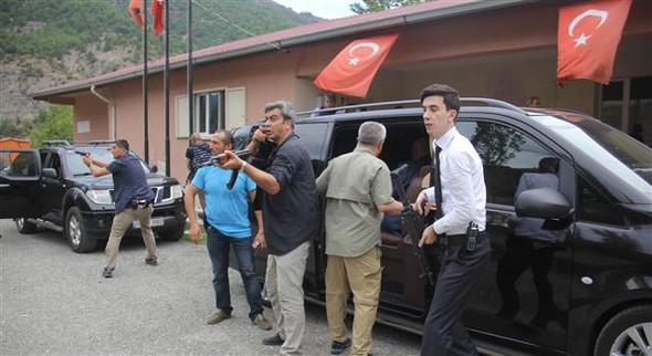 Kılıçdaroğlu'nun konvoyuna saldırıdan ilk kareler