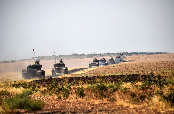 Tanklar bu sabah da Suriye'ye geçti