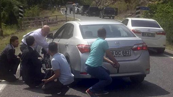 Kılıçdaroğlu'nun konvoyuna saldırıdan ilk kareler