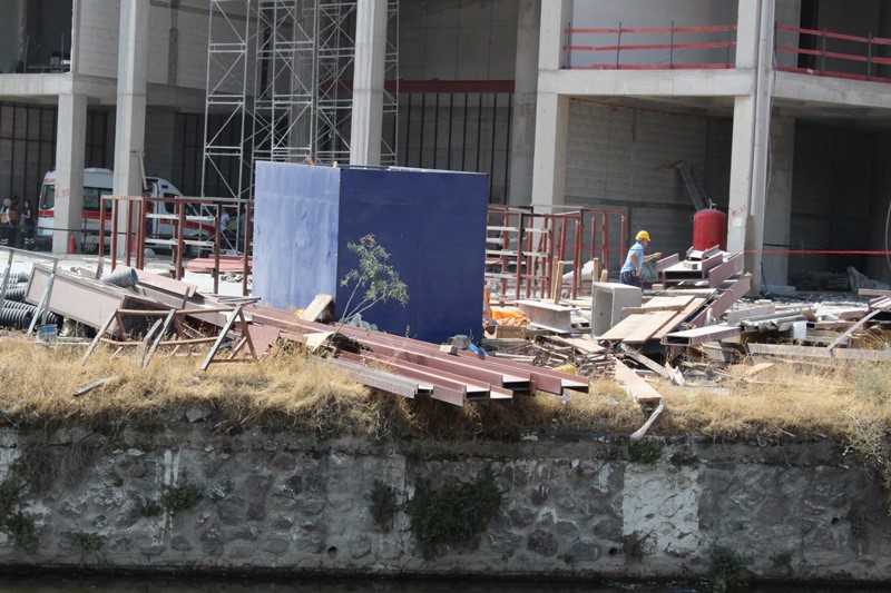 İzmir'de gökdelende feci ölüm!