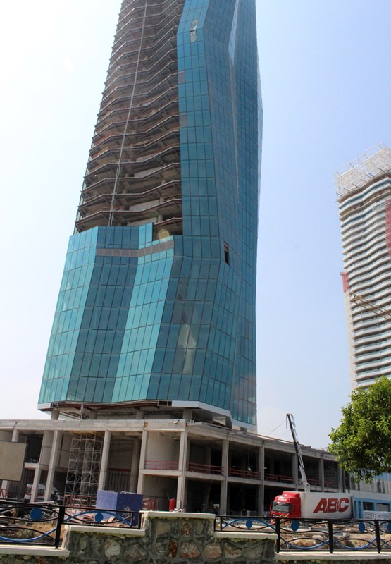 İzmir'de gökdelende feci ölüm!