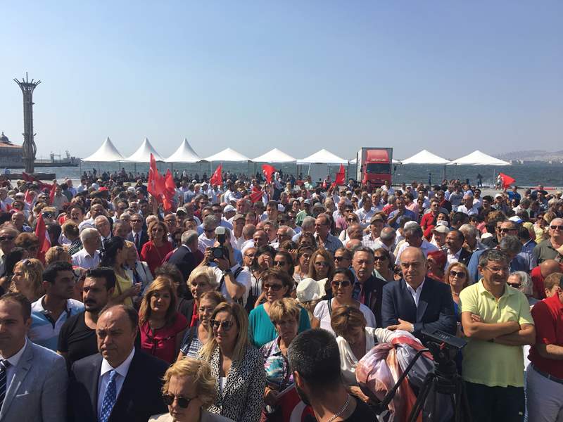 CHP İzmir bayramı böyle kutladı