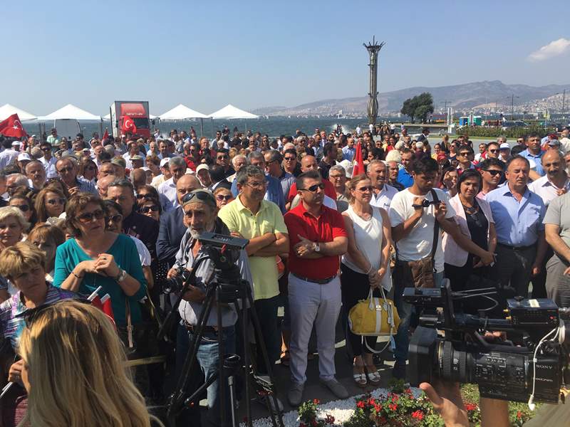CHP İzmir bayramı böyle kutladı
