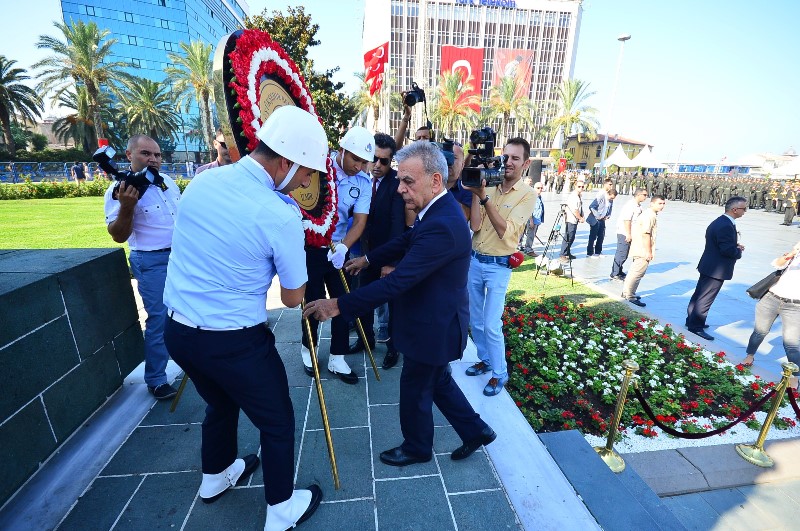 İzmir’de 'Zafer' coşkusu