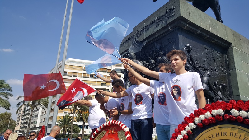 CHP İzmir bayramı böyle kutladı