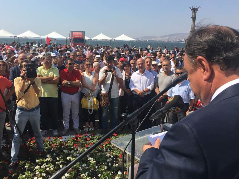 CHP İzmir bayramı böyle kutladı