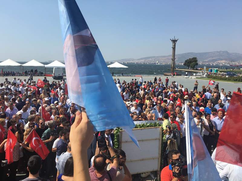 CHP İzmir bayramı böyle kutladı