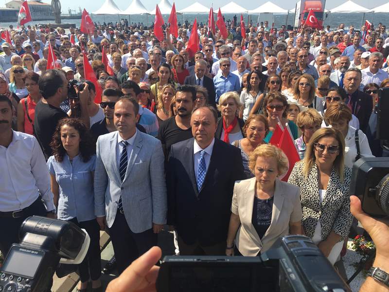 CHP İzmir bayramı böyle kutladı