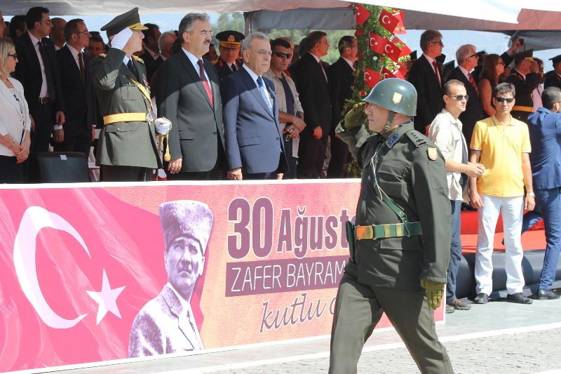 İzmir’de 'Zafer' coşkusu