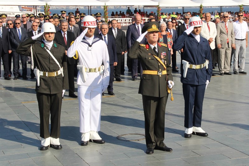 İzmir’de 'Zafer' coşkusu