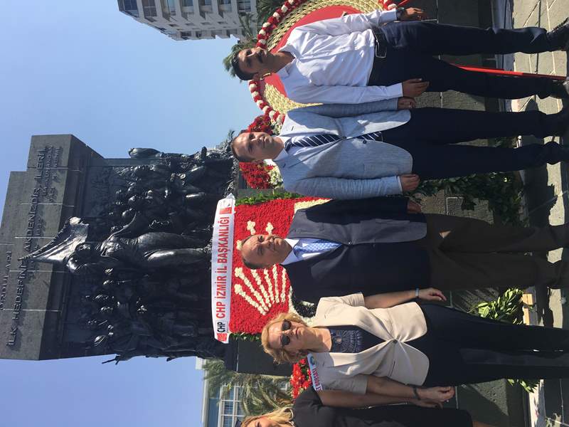CHP İzmir bayramı böyle kutladı