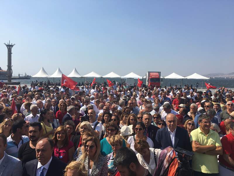 CHP İzmir bayramı böyle kutladı