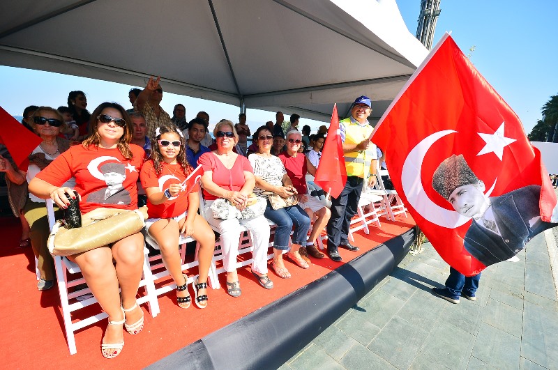 İzmir’de 'Zafer' coşkusu